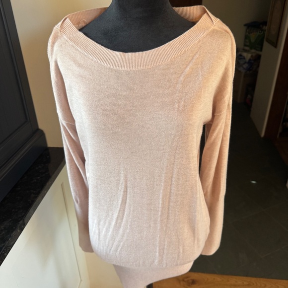 WHITE HOUSE BLACK MARKET WOMEN'S PINK SWEATER SIZE SMALL NWT - Picture 1 of 5